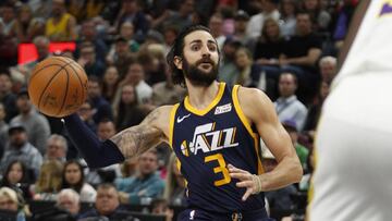 GFX26. SALT LAKE CITY, UTAH (ESTADOS UNIDOS), 28/10/2017.- El jugador español Ricky Rubio de los Utah Jazz en acción frente a los Ángeles Lakers, durante un partido de la NBA, entre los Utah Jazz y Los Ángeles Lakers hoy, sábado 28 de octubre de 2017, en Salt Lake City, Utah (EE.UU.). EFE/George Frey