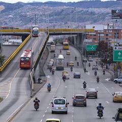 Cierre por obras en el carril de la Avenida Primera de Mayo con Avenida Boyacá