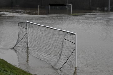 El Real Oviedo no ha podido entrenarse hoy en El Requexón debido a las inundaciones en la ciudad deportiva causadas por las continuas lluvias de estos días en Asturias.