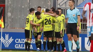 Los jugadores del Real Zaragoza celebran uno de los goles en Lugo.