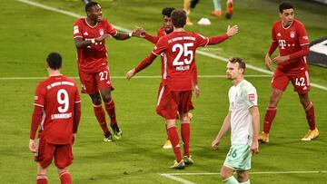 MUNICH, GERMANY - NOVEMBER 21: Kingsley Coman (back, C) of Muenchen celebrates his team's first goal with teammates David Alaba and Thomas Mueller during the Bundesliga match between FC Bayern Muenchen and SV Werder Bremen at Allianz Arena on Novembe