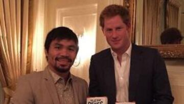 Pacquiao regaló unos guantes firmados al príncipe Harry.