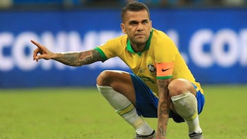 SALVADOR, BRAZIL - JUNE 18: Dani Alves of Brazil reacts during the Copa America Brazil 2019 group A match between Brazil and Venezuela at Arena Fonte Nova on June 18, 2019 in Salvador, Brazil. (Photo by Buda Mendes/Getty Images)