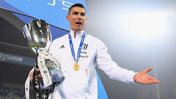 REGGIO NELL&#039;EMILIA, ITALY - JANUARY 20:  Cristiano Ronaldo of Juventus celebrates with the PS5 Supercup after victory in the Italian PS5 Supercup match between Juventus and SSC Napoli at Mapei Stadium - Citta&#039; del Tricolore on January 20, 2021 i