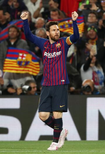 Soccer Football - Champions League Quarter Final Second Leg - FC Barcelona v Manchester United - Camp Nou, Barcelona, Spain - April 16, 2019  Barcelona's Lionel Messi celebrates scoring their first goal        REUTERS/Sergio Perez