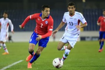 Alexis Sánchez fue bien marcado por los centrales de Irán.