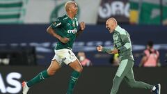 MONTEVIDEO, URUGUAY - NOVEMBER 27: Deyverson of Palmeiras celebrates after defeating Flamengo by 2-1in the final match of Copa CONMEBOL Libertadores 2021 between Palmeiras and Flamengo at Centenario Stadium on November 27, 2021 in Montevideo, Uruguay. (Ph