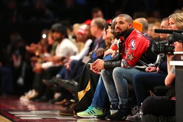 What is Drake's net worth? How much money does he make?