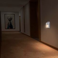 Ilumina pasillos y escaleras en casa con esta luz nocturna automática