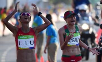 Lupita González ya luce su medalla de plata en el cuello