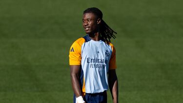 El centrocampista del Real Madrid, Camavinga durante el entrenamiento del equipo este sábado en la Ciudad Deportiva de Valdebebas antes de su enfrentamiento liguero contra el Atlético de Madrid.