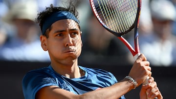 Rome (Italy), 17/05/2024.- Alejandro Tabilo of Chile in action during his men's singles semi final match against Alexander Zverev of Germany (not pictured) at the Italian Open tennis tournament in Rome, Italy, 17 May 2024. (Tenis, Alemania, Italia, Roma) EFE/EPA/Alessandro Di Meo