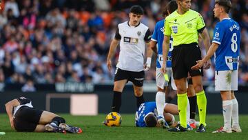Pepelu, en el suelo, tras la última acción del partido.