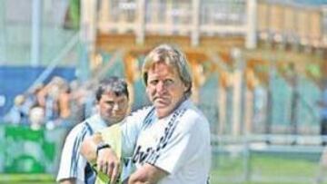 <b>AL MANDO. </b>Schuster debutará hoy en su primer partido como madridista desde el banquillo.