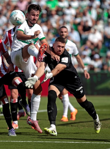 Carlos Soler comemora gol pelo Real Sociedad.