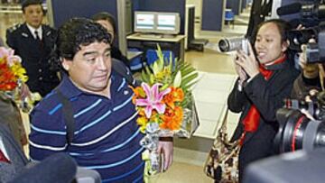 <b>REPASO</B>. De gira por Asia, Maradona ha hecho un repaso a la actualidad del fútbol mundial así como a la situación particular en la que se encuentra tras llevar ya seis años retirado del fútbol en activo.