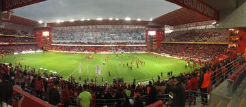 Así se vivió el encuentro entre los Diablos Rojos y los colchoneros en el Estadio Nemesio Diez con motivo al centenario de los escarlatas.