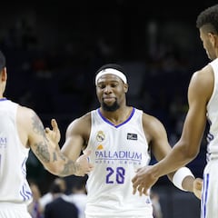 El Madrid resucita tras vencer con contundencia al Río Breogán