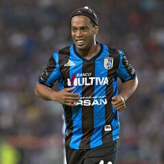 Ronaldinho felicita al Querétaro por sus 67 años de vida