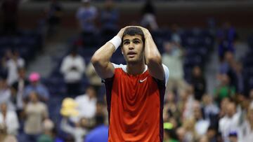 NEW YORK, NEW YORK - SEPTEMBER 07: Carlos Alcaraz of Spain celebrates match point against Jannik Sinner of Italy during their Men?s Singles Quarterfinal match on Day Ten of the 2022 US Open at USTA Billie Jean King National Tennis Center on September 07, 2022 in the Flushing neighborhood of the Queens borough of New York City. Matthew Stockman/Getty Images/AFP