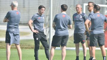 Marcelino, con su cuerpo técnico