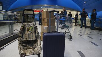 Santiago 13 de junio 2025.
Metro entrega detalles de la medida que prohbe el ingreso a las estaciones con carros de supermercado y grandes cargas, que se implementara a partir del lunes 16 de junio y que tiene por objetivo seguir enfrentando el comercio ilegal.
Dragomir Yankovic/Aton Chile