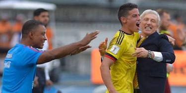 James y Pékerman, el abrazo de la unión y del agradecimiento