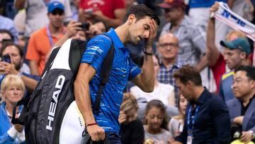 Novak Djokovic abandona la pista tras caer ante Stan Wawrinka en el US Open 2019 en el USTA Billie Jean King National Tennis Center de Nueva York.