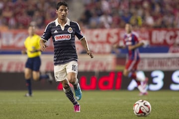 En mayo de 2014, Ángel Reyna, con pasado americanista, se sumó a las filas de Chivas en uno de los fichajes más polémicos de los últimos tiempos. "Pleititos" llegó al Rebaño tras una gran actuación en Veracruz; jamás volvió a estar en ese nivel.