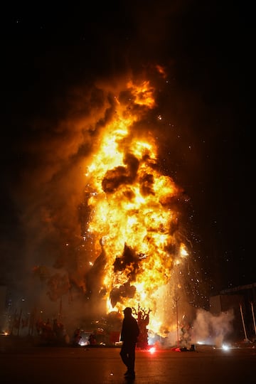 Crem  de la Falla del Ayuntamiento.