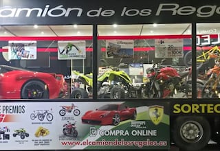 Así es la cesta de Navidad más grande de España: un Ferrari, varios viajes y 60.000 euros en oro “para pagar impuestos”