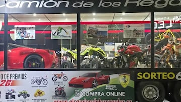Así es la cesta de Navidad más grande de España: un Ferrari, varios viajes y 60.000 euros en oro “para pagar impuestos”