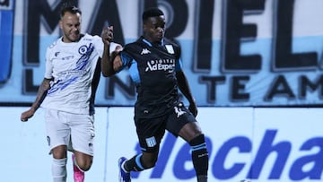 Johan Carbonero anota en triunfo de Racing sobre San Martín de Burzaco.