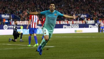 Luis Suárez celebra su gol al Atlético en el Calderón.
