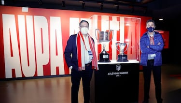 El Atlético cuida y homenajea a sus socios más veteranos