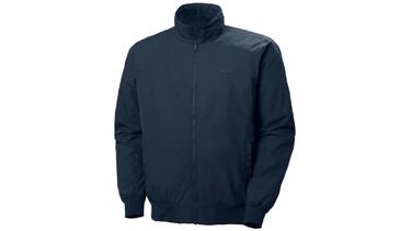 Protégete en el mar con la ropa especializada de Helly Hansen, ideal para la temporada de entretiempo