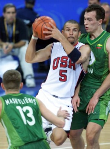 Kidd penetra ante el lituano Timinskas en los Juegos de Sydney 2000, sus primeros.