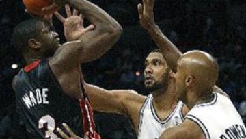 <b>IMPARABLES.</b> Ni los actuales campeones son capaces de frenar el excelente arranque de los Spurs.