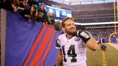 Ryan Fitzpatrick, quarterback de los New York Jets, celebra el triunfo de su equipo frente a los Giants.