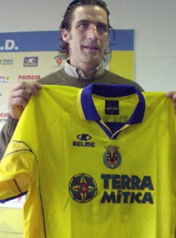 El ariete terminó su carrera como futbolista en Villarreal, en el año 2002.