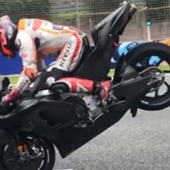 Bradl pone la Honda de los hermanos Márquez y Pol a 45°