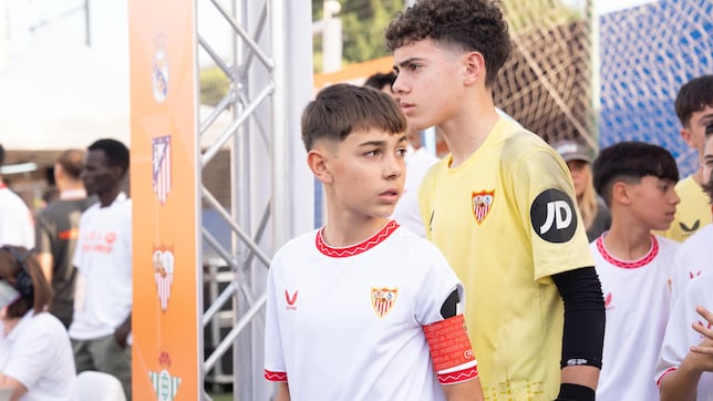 Crece otro Jesús Navas: lateral, de Los Palacios... y primo de Gavi