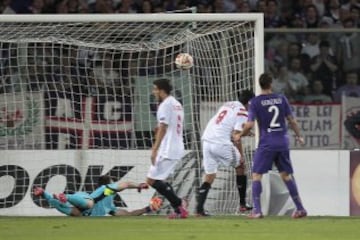 FLORENCE, ITALY - MAY 14: Carlos Bacca #9 of FC Sevilla scores the opening goal during the UEFA Europa League Semi Final match between ACF Fiorentina and FC Sevilla on May 14, 2015 in Florence, Italy. (Photo by Gabriele Maltinti/Getty Images)