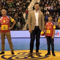 España retira el dorsal 2 en honor a Alberto Entrerríos