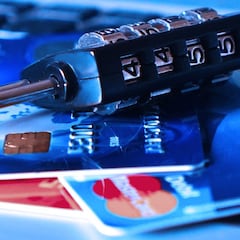 Un experto explica por qué deberíamos usar tarjeta de crédito y no de débito