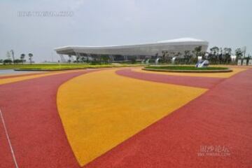 Zhanjiang Olympic Center Stadium, en China, tiene capacidad para casi 40 mil espectadores.