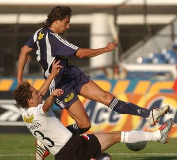 Llegó a la UC en 2002 con el cartel de goleador de Huachipato. Con los cruzados no rindió, pero al año siguiente alcanzó trascendencia con la camiseta de la U.