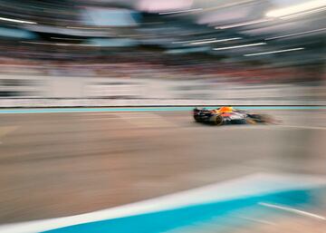 Max Verstappen durante la carrera del Gran Premio de Abu Dhabi de Fórmula 1 disputada en el Circuito de Yas Marina.