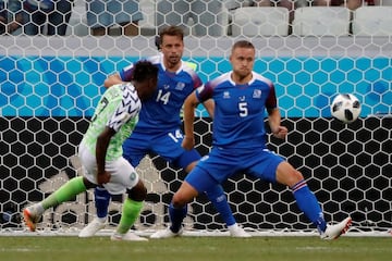 Ahmed Musa marca su segundo gol en el partido