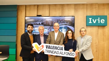 Javier Mateo, Paco Borao, Juan Miguel Gómez y los dos autores del informe del IVIE.